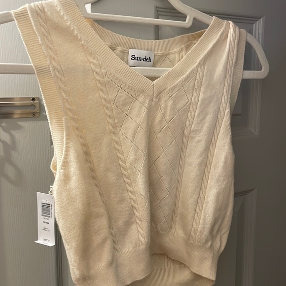 Aritzia Tops Aritzia Quinn Sweater Vest Poshmark